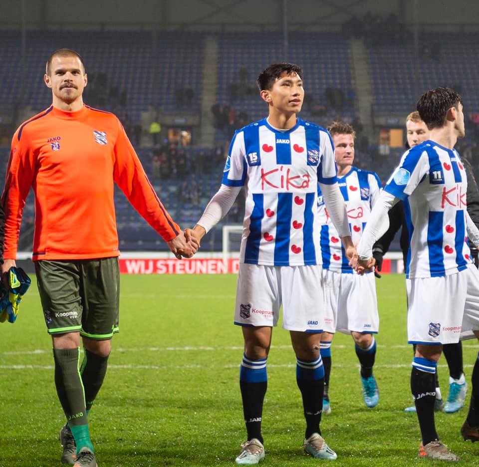 Thể thao - Khoảnh khắc lịch sử: Đoàn Văn Hậu gây sốt khi ra sân đá chính cho SC Heerenveen  (Hình 5).