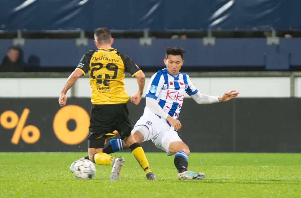 Thể thao - Khoảnh khắc lịch sử: Đoàn Văn Hậu gây sốt khi ra sân đá chính cho SC Heerenveen  (Hình 2).