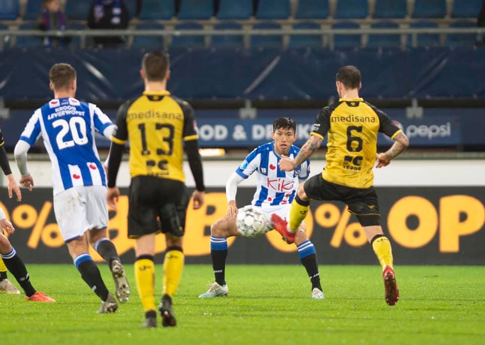 Thể thao - Khoảnh khắc lịch sử: Đoàn Văn Hậu gây sốt khi ra sân đá chính cho SC Heerenveen  (Hình 3).