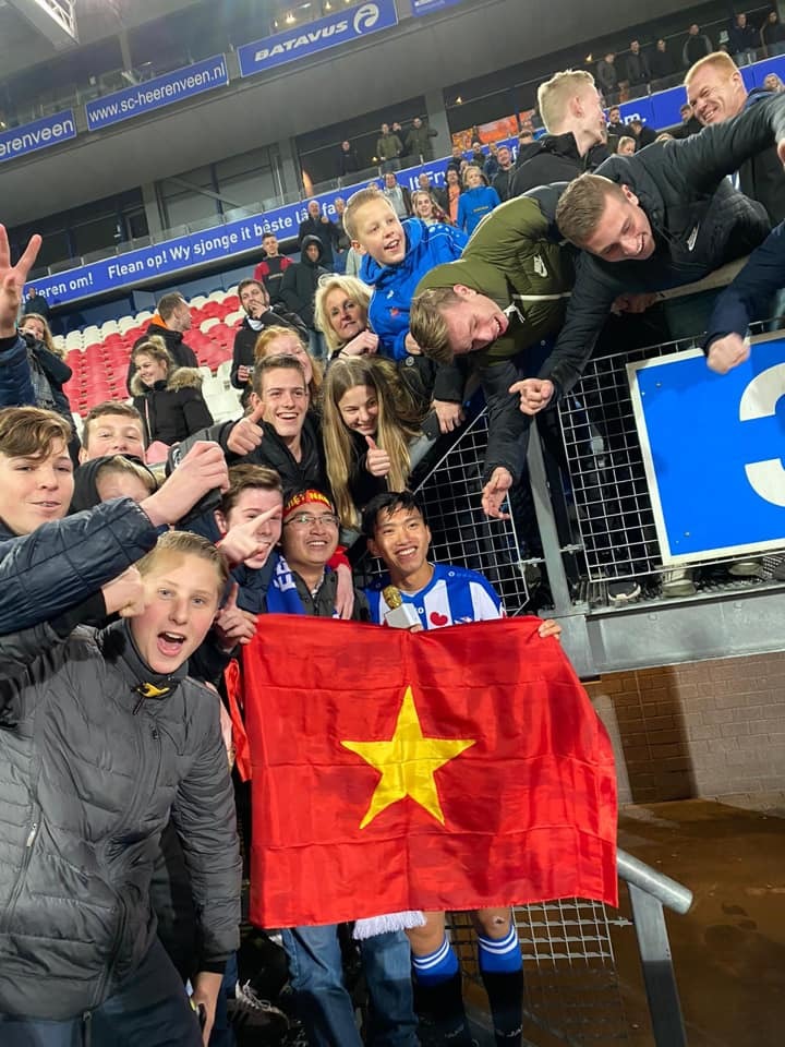 Thể thao - Khoảnh khắc lịch sử: Đoàn Văn Hậu gây sốt khi ra sân đá chính cho SC Heerenveen  (Hình 7).