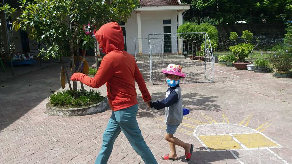 Xã hội - Tréo ngoe, sau khai giảng phụ huynh phải nghỉ việc ở nhà trông con (Hình 4).