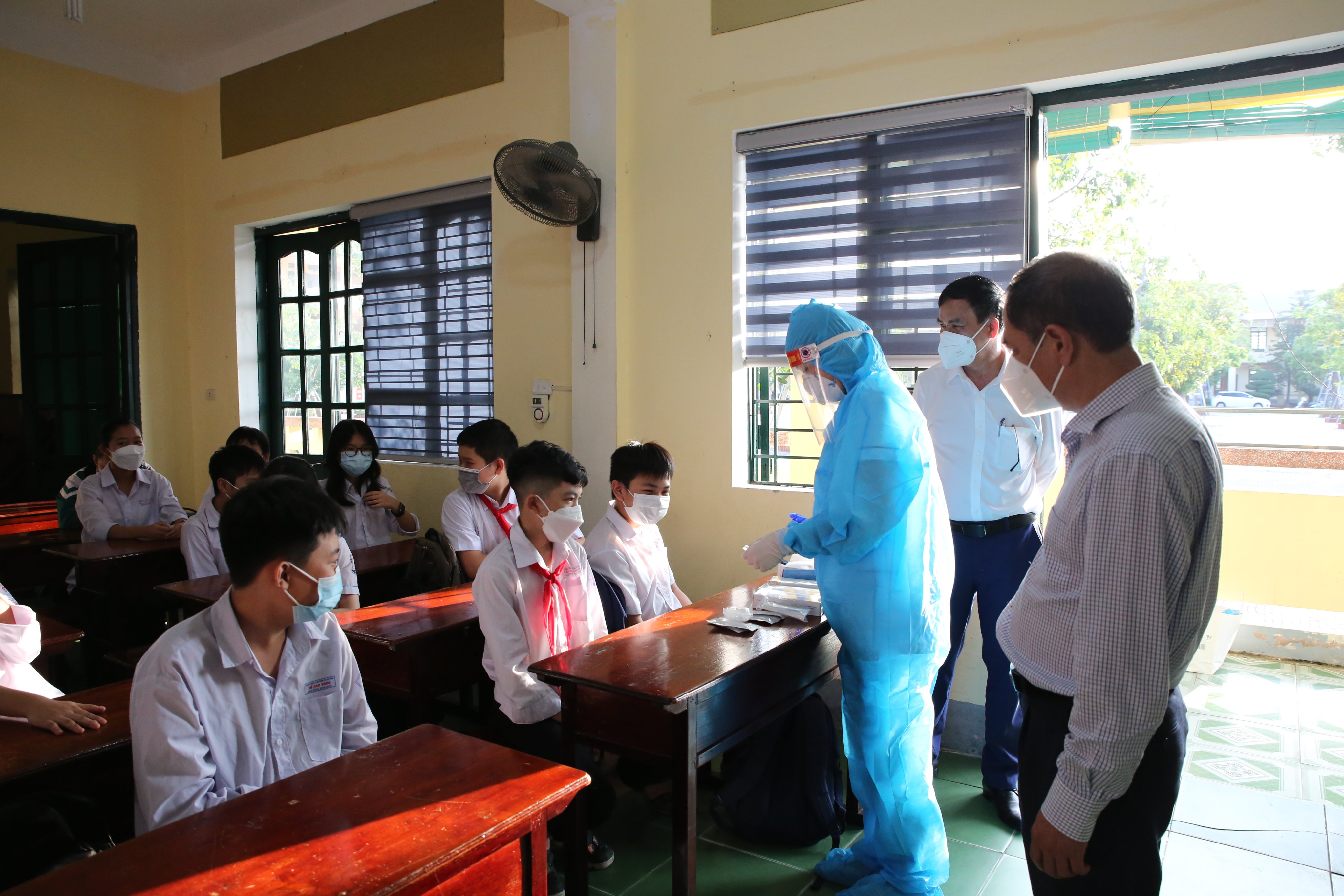 Sự kiện - Hà Tĩnh: 2 lớp tiểu học ở lại trường chờ kết quả test liên quan 3 ca nhiễm ở quán BBQ (Hình 2).