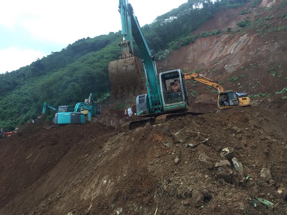 Xã hội - Yên Bái: Khu vực 7 toa tàu gặp sự cố tiếp tục có nguy cơ sạt lở nếu mưa lớn (Hình 2).
