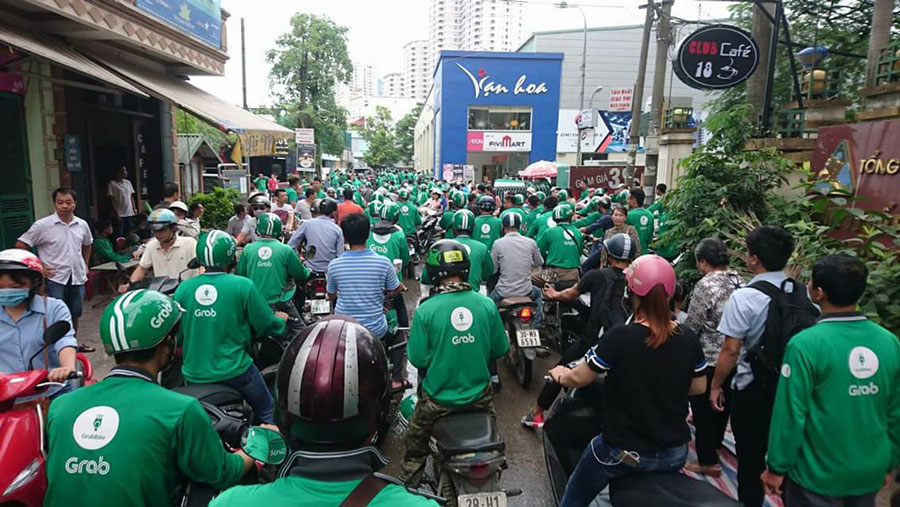 Xã hội - Hà Nội: Yêu cầu Uber, Grab công khai giá cước như taxi truyền thống