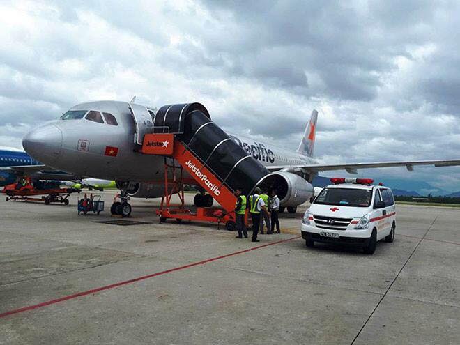 Máy bay hạ cánh khẩn cấp xuống sân bay Đà Nẵng cứu hành khách