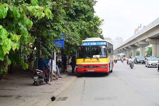 Bất ngờ trước việc Hà Nội đề xuất mở lại làn riêng cho xe buýt thường