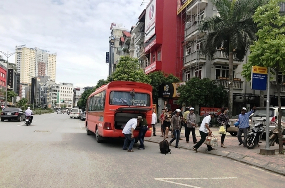 Tổng cục Đường bộ Việt Nam đề nghị xử lý “xe dù, bến cóc” tại Hà Nội và TP.HCM