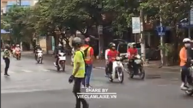 Tin nhanh - Xác minh đoàn phượt thủ ngang nhiên chặn các phương tiện ở TP.Nam Định để đoàn phượt chạy qua