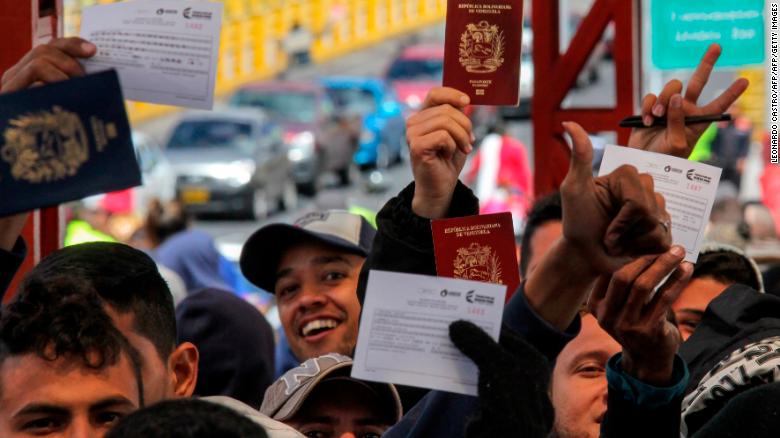 Tài chính - Ngân hàng - “Cường quốc Hoa hậu” Venezuela vùng vẫy vượt qua khủng hoảng (Hình 2).