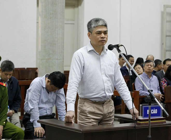 Tài chính - Ngân hàng - 'Phù thủy ngân hàng', đại gia đầu bạc nghẹn ngào xin được 'cứu vớt linh hồn' (Hình 3).