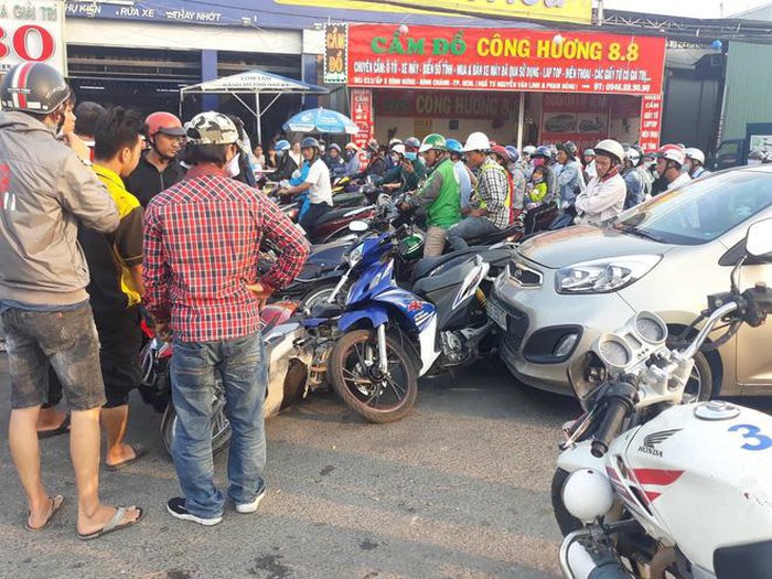 Tin nhanh - TP.HCM: Uống rượu ngày thôi nôi của con rồi gây tai nạn liên hoàn