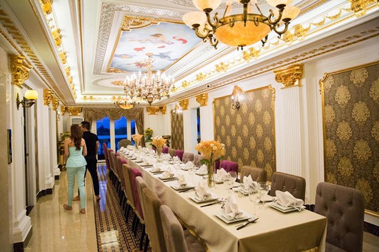 Bất động sản - Biệt thự như lâu đài đi cả ngày không hết của Lý Nhã Kỳ (Hình 16).
