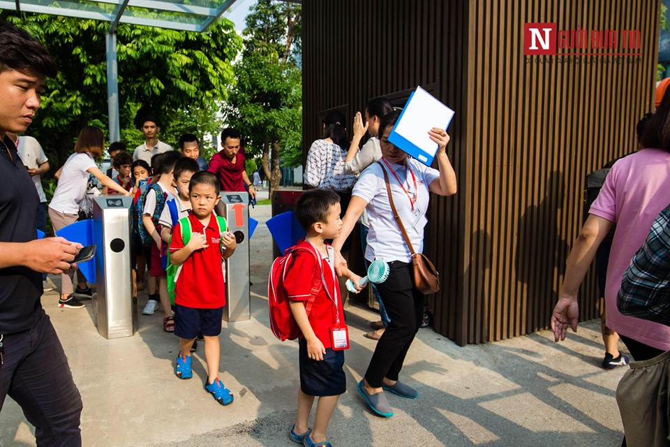 Tin nhanh - Không có giấy phép, xe đưa đón học sinh trường Gateway vẫn ngày ngày đưa đi đón về (Hình 2).