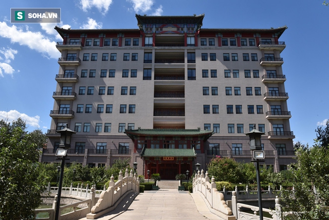 Bất động sản - Chi&ecirc;m ngưỡng bảo t&agrave;ng gỗ tử đ&agrave;n trị gi&aacute; 600 tỷ đồng của 'Đường Tăng' Tr&igrave; Trọng Thụy v&agrave; vợ tỷ ph&uacute; (H&igrave;nh 3).