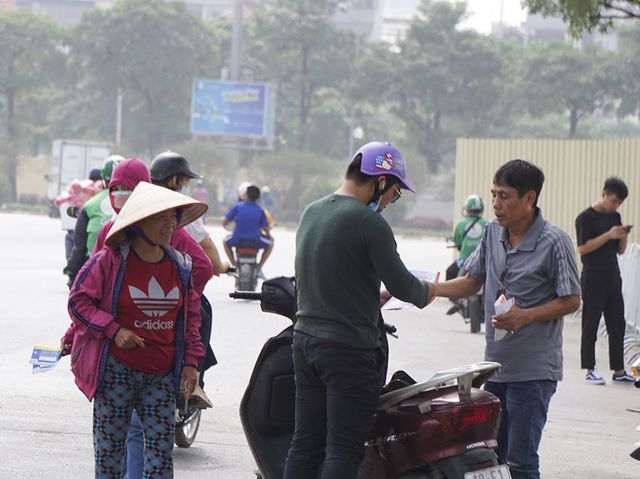 Tiêu dùng & Dư luận - Vé chợ đen trận Việt Nam - Thái Lan nóng bỏng tay, cao chưa từng thấy