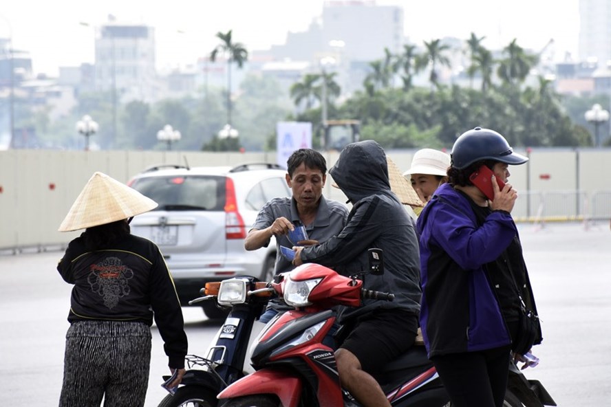 Tiêu dùng & Dư luận - Vé chợ đen trận Việt Nam - Thái Lan nóng bỏng tay, cao chưa từng thấy (Hình 2).