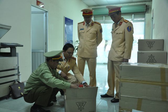 Tiêu dùng & Dư luận - Thu giữ lô mỹ phẩm Hàn Quốc rởm gần 1 tỷ đồng đang trên đường tiêu thụ (Hình 3).