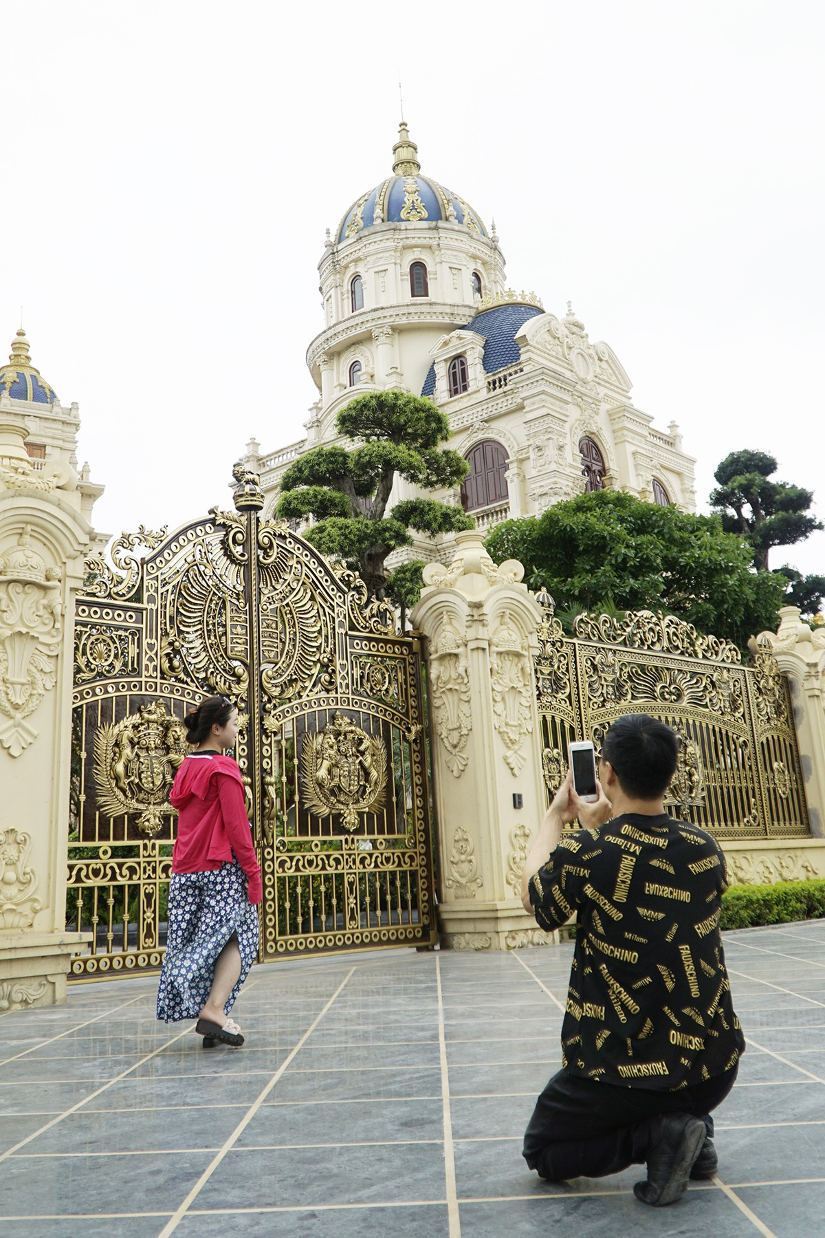 Bất động sản - Chiêm ngưỡng lâu đài mạ vàng gây choáng của đại gia Ninh Bình (Hình 11).