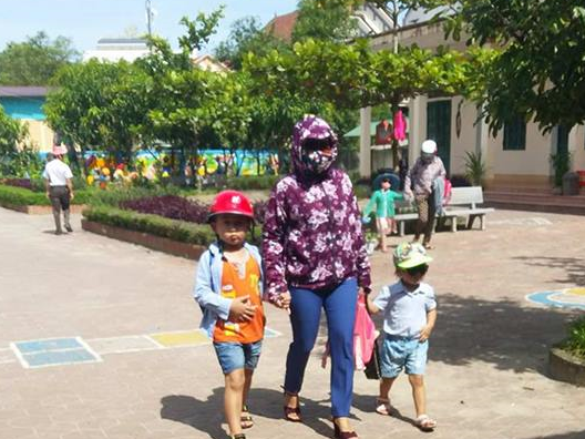 Xã hội - Tréo ngoe, sau khai giảng phụ huynh phải nghỉ việc ở nhà trông con (Hình 2).