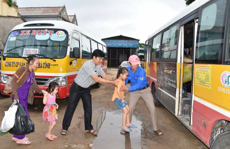 Xã hội - Phó Thủ tướng về Hà Tĩnh chỉ đạo chống 'siêu bão': Khẩn trương di dời dân (Hình 5).