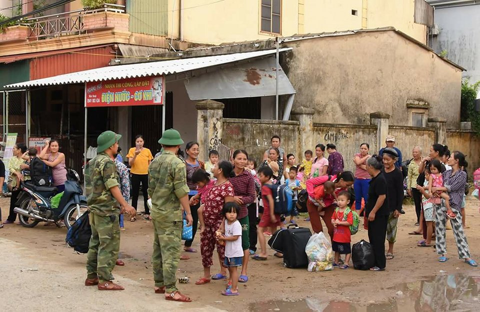 Xã hội - Phó Thủ tướng về Hà Tĩnh chỉ đạo chống 'siêu bão': Khẩn trương di dời dân (Hình 6).