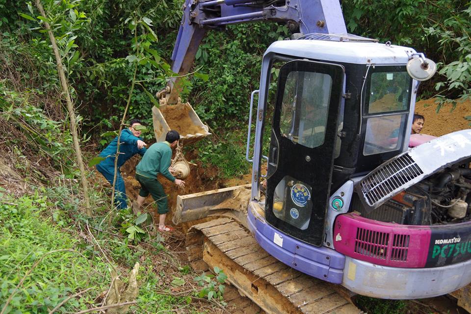 Tin nhanh - Xử lý bom nặng 250kg nguyên kíp nổ dưới móng trường mầm non (Hình 2).