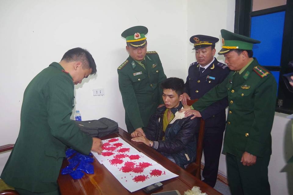 Bắt giữ đối tượng vận chuyển ma túy tại luồng xuất nhập cảnh Cầu Treo