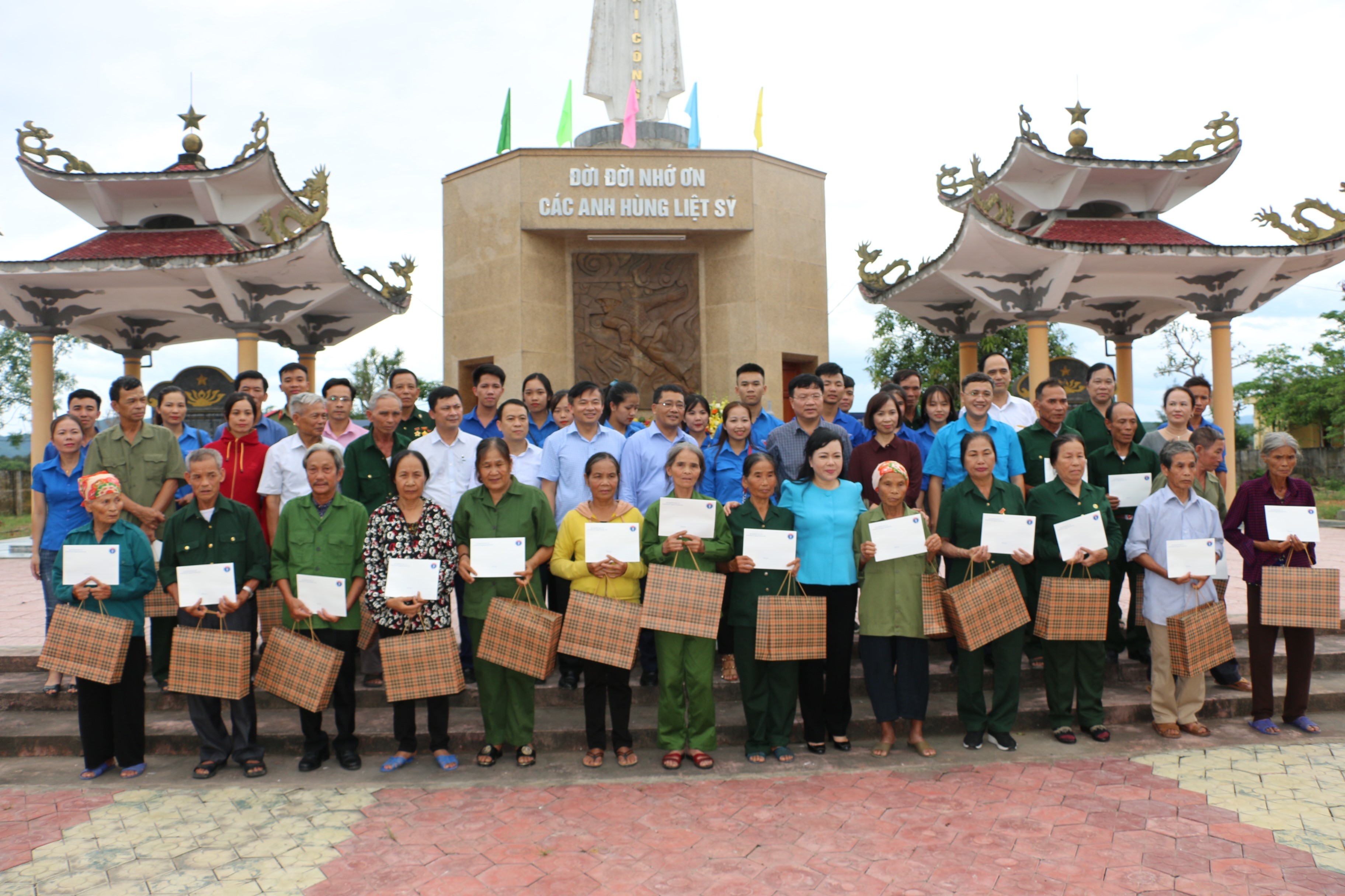 Tin nhanh - Bộ trưởng Y tế Nguyễn Thị Kim Tiến trích lương tặng bệnh nhân nghèo (Hình 2).