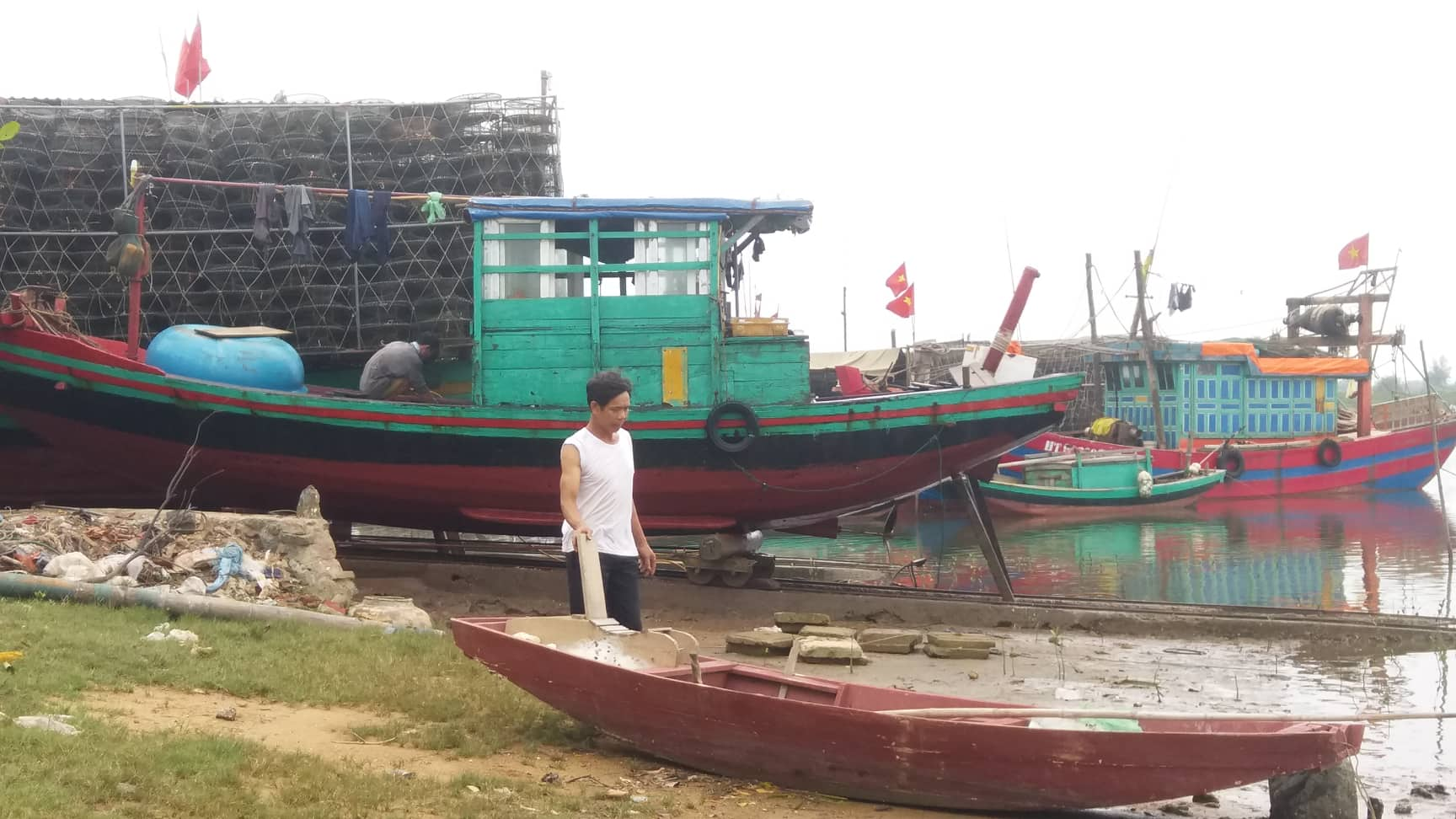 Môi trường - Tàu giã cào “cày nát” biển, nguy cơ ngư dân Hà Tĩnh thất nghiệp (Hình 3).