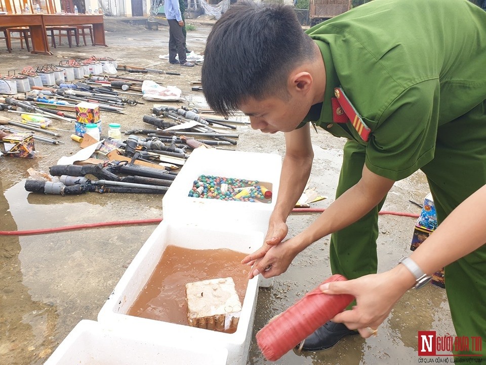 An ninh - Hình sự - Hà Tĩnh: Công an tiêu hủy số lượng lớn 'hàng nóng' và vật liệu nổ (Hình 3).