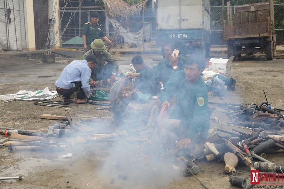 An ninh - Hình sự - Hà Tĩnh: Công an tiêu hủy số lượng lớn 'hàng nóng' và vật liệu nổ (Hình 2).