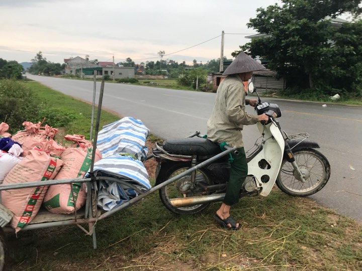 Tin nhanh - Hà Tĩnh hối hả “chạy” bão Podul (Hình 2).