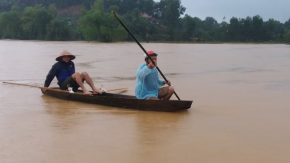 Tin nhanh - Nước lũ cô lập nhiều vùng, Hà Tĩnh sẵn sàng phương án di dân trong đêm (Hình 2).