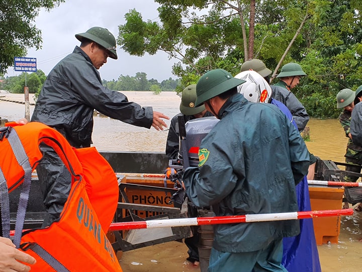 Tin nhanh - Nước lũ cô lập nhiều vùng, Hà Tĩnh sẵn sàng phương án di dân trong đêm (Hình 6).