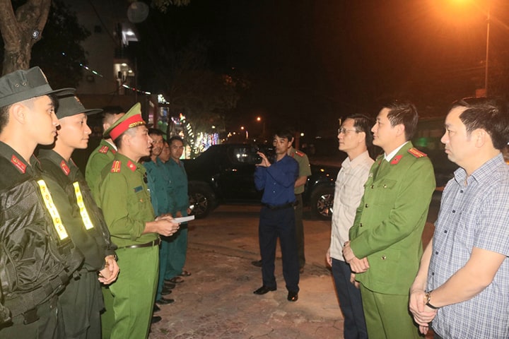 Tin nhanh - Hàng nghìn cảnh sát Hà Tĩnh ra đường quyết tâm 'giao thừa không tiếng pháo nổ'