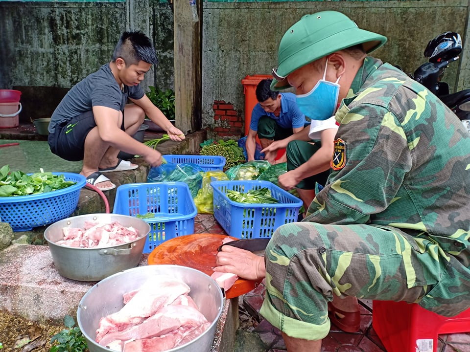 Tin nhanh - Nhiều doanh nghiệp Hà Tĩnh hỗ trợ tiền cho khu cách ly Cửa khẩu Cầu Treo (Hình 2).