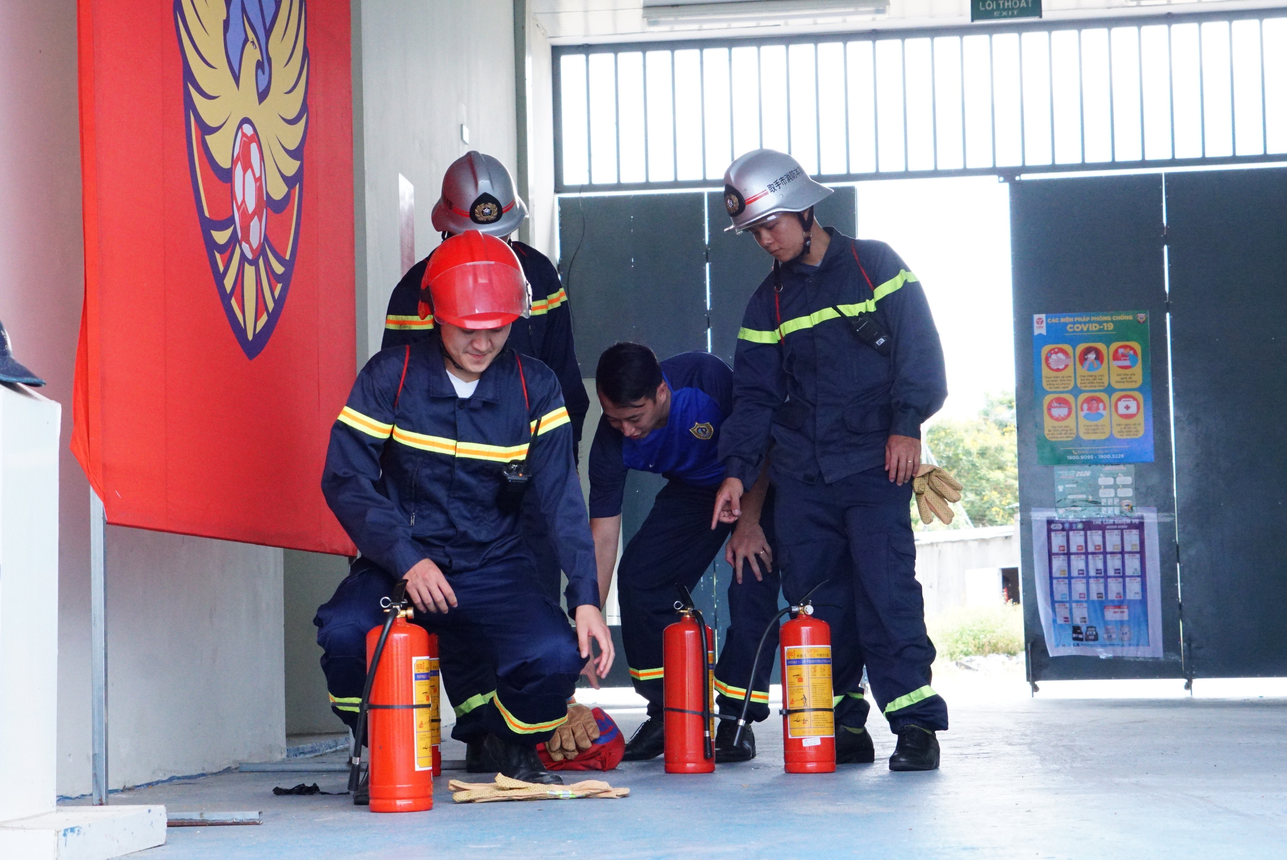 Thể thao - Cận cảnh hoạt động siết chặt an ninh sân vận động Hà Tĩnh trước 'trận đại chiến' (Hình 4).