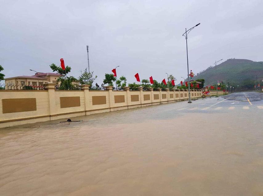 Tin nhanh - Hà Tĩnh: Sai sót trong lập đồ án, Trung tâm hành chính huyện Kỳ Anh ngập trong nước sau cơn mưa (Hình 5).