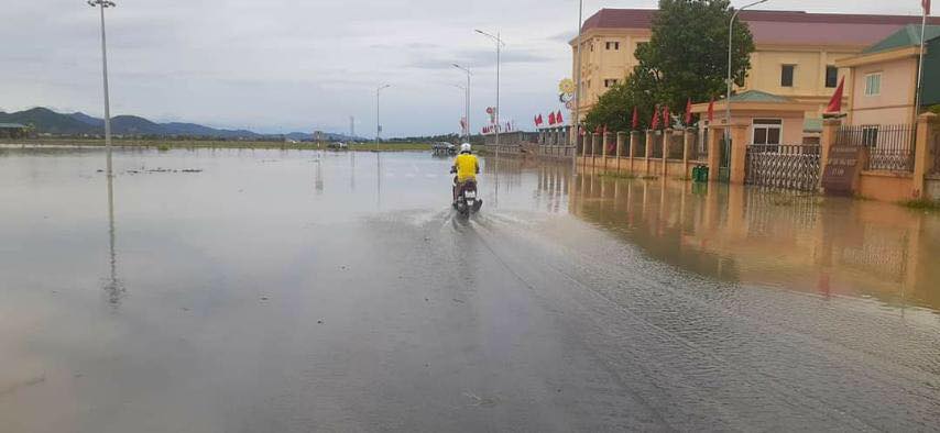 Tin nhanh - Hà Tĩnh: Sai sót trong lập đồ án, Trung tâm hành chính huyện Kỳ Anh ngập trong nước sau cơn mưa (Hình 3).