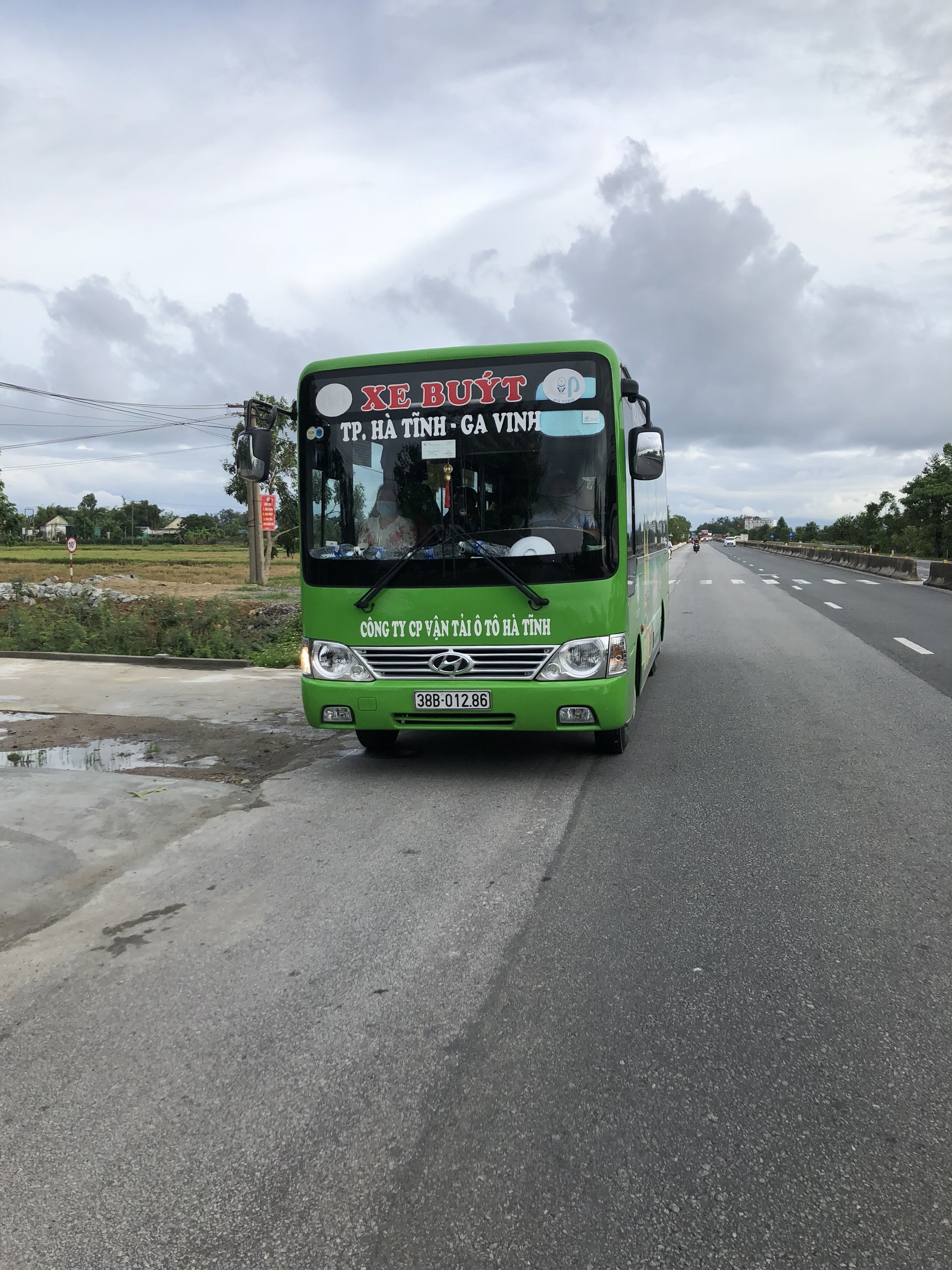 An ninh - Hình sự - Chốt chặn phương tiện trên QL1A truy tìm hung thủ sát hại gia đình vợ cũ (Hình 3).