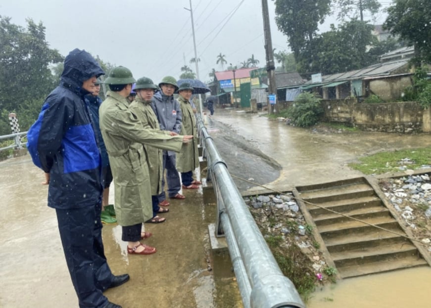 Tin nhanh - Hà Tĩnh: Hồ chứa đang ở mức an toàn, đề phòng lũ lên trong đêm (Hình 2).