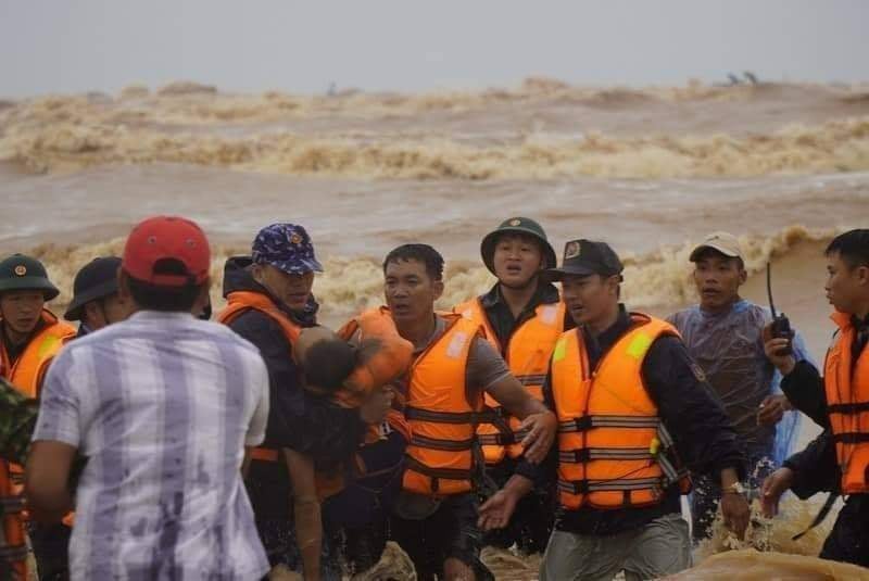 Tin nhanh - Chìm tàu Vietship: Nỗi đau bão tố (Hình 8).