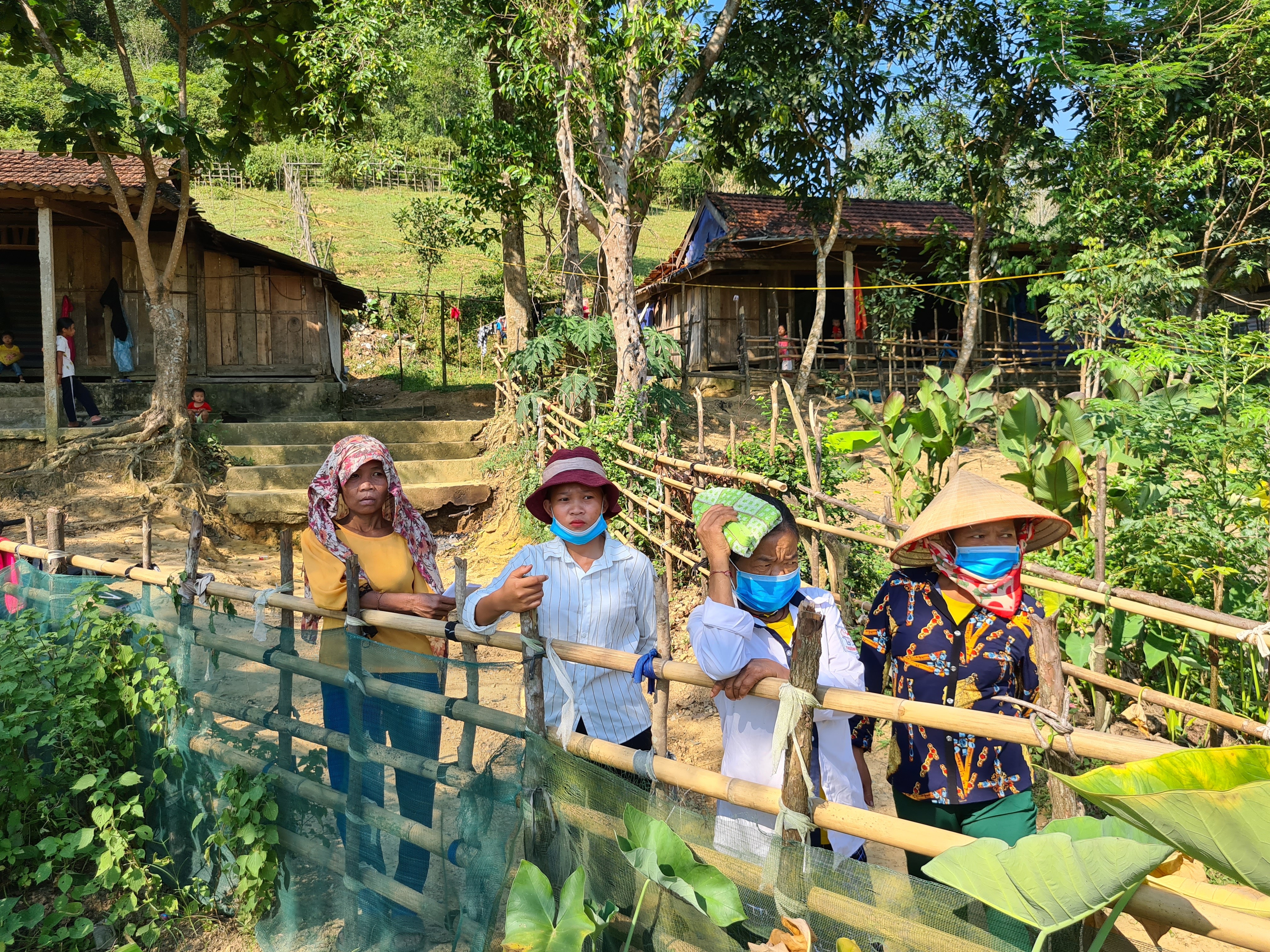 Sự kiện - Bộ đội vào tận nhà chở đồng bào dân tộc Chứt đi bỏ phiếu (Hình 7).