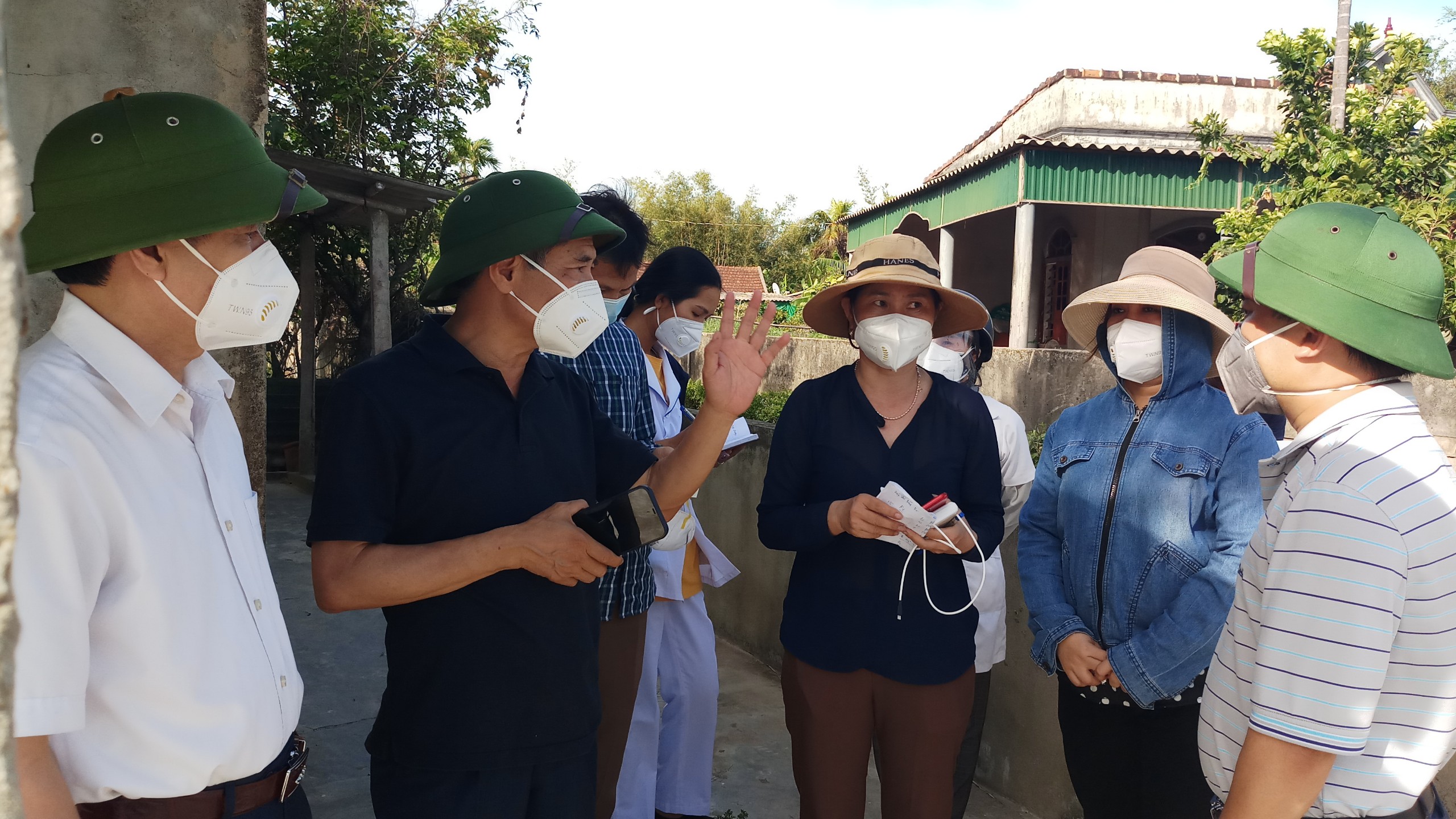 Dân sinh - Chưa tìm được nguồn lây, Hà Tĩnh tạm đóng các cửa hàng trên QL1A