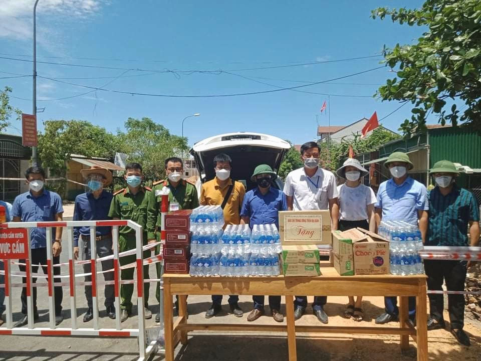 Dân sinh - Báo chí thường trú Hà Tĩnh tặng ngàn suất cơm cho người dân cách ly (Hình 2).