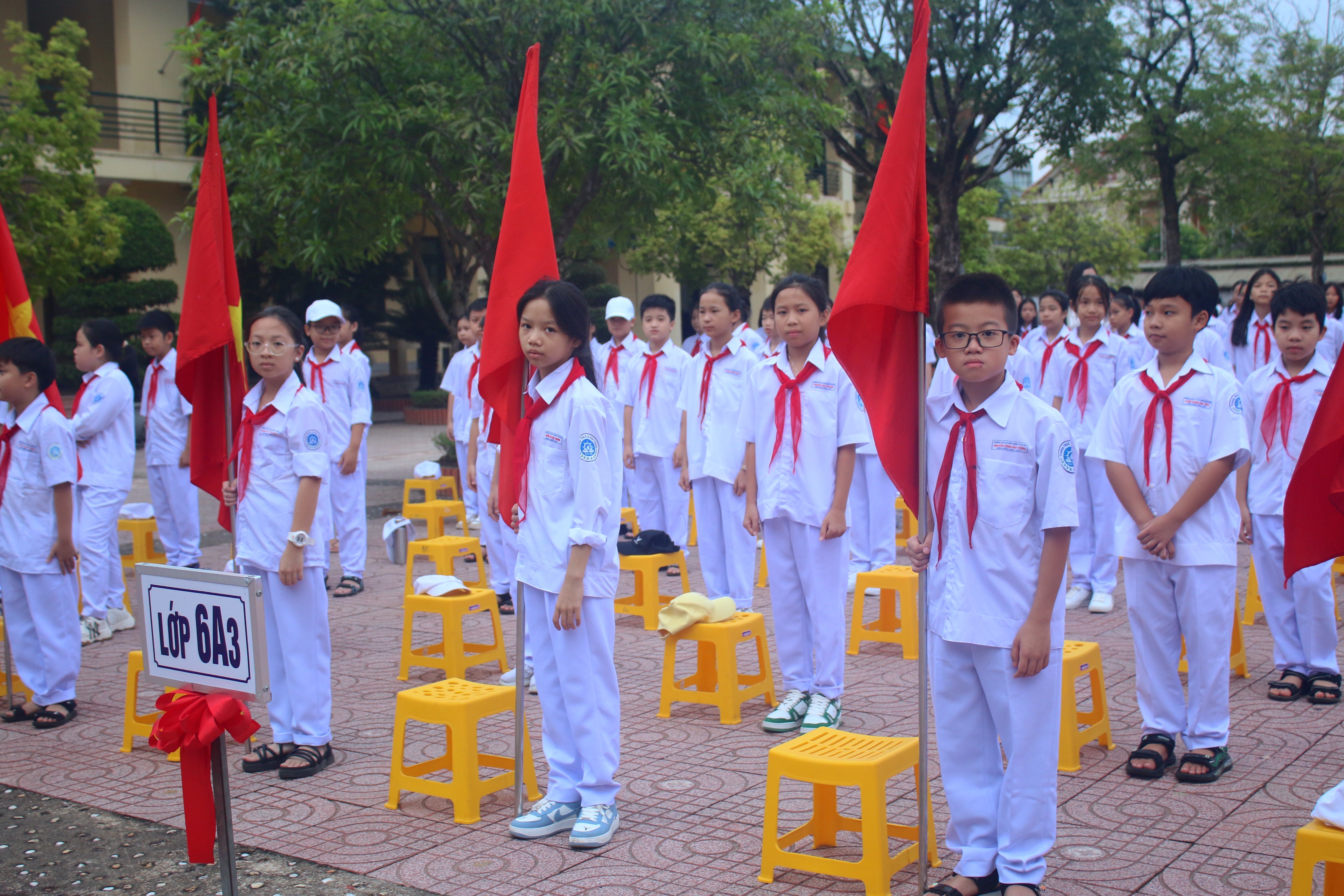 Giáo dục - Hà Tĩnh: Cô giáo bồi hồi dự buổi lễ khai giảng cuối cùng (Hình 5).