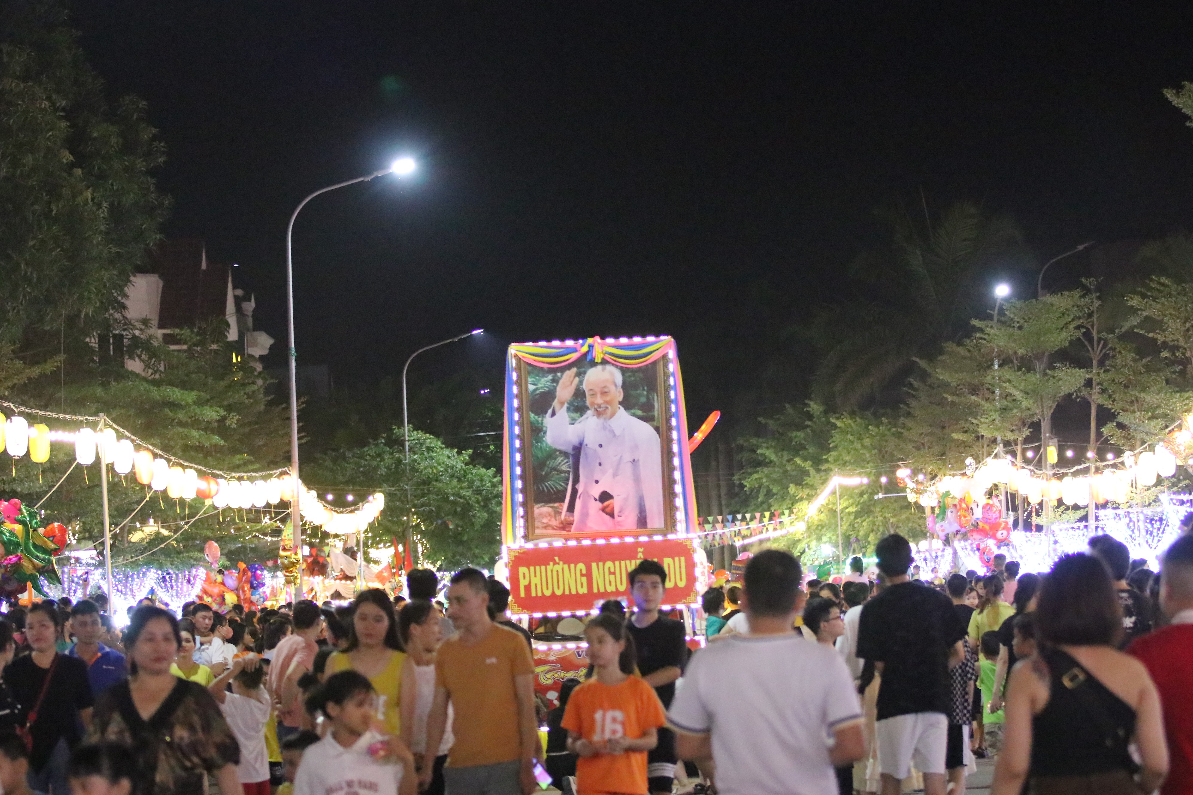 Văn hoá - Lung linh đêm hội trăng rằm Thành Sen (Hình 6).