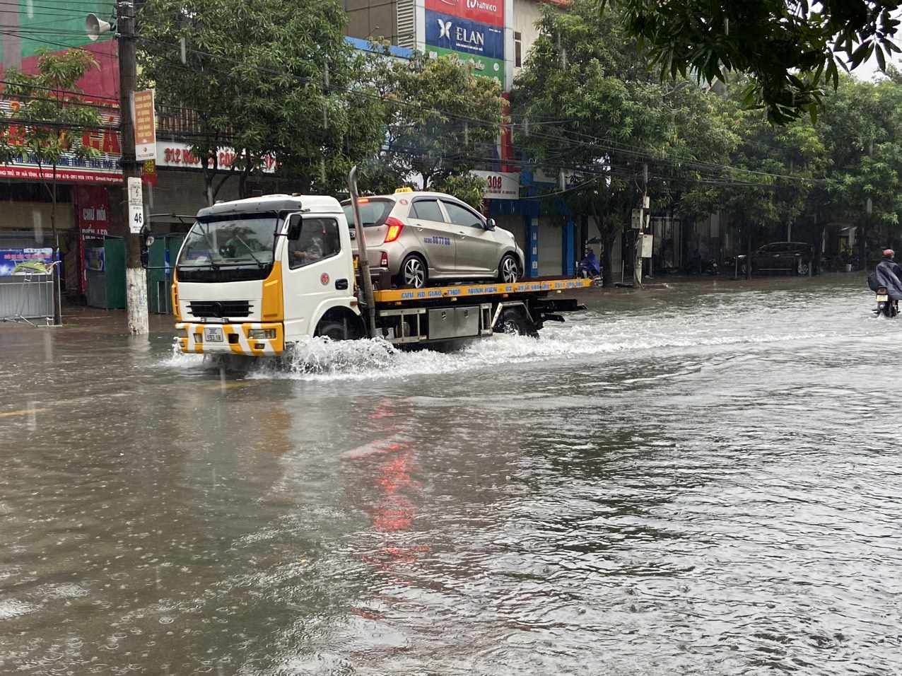 Dân sinh - Những vị trí tại Hà Tĩnh đang ngập sâu, cảnh báo nguy hiểm (Hình 4).