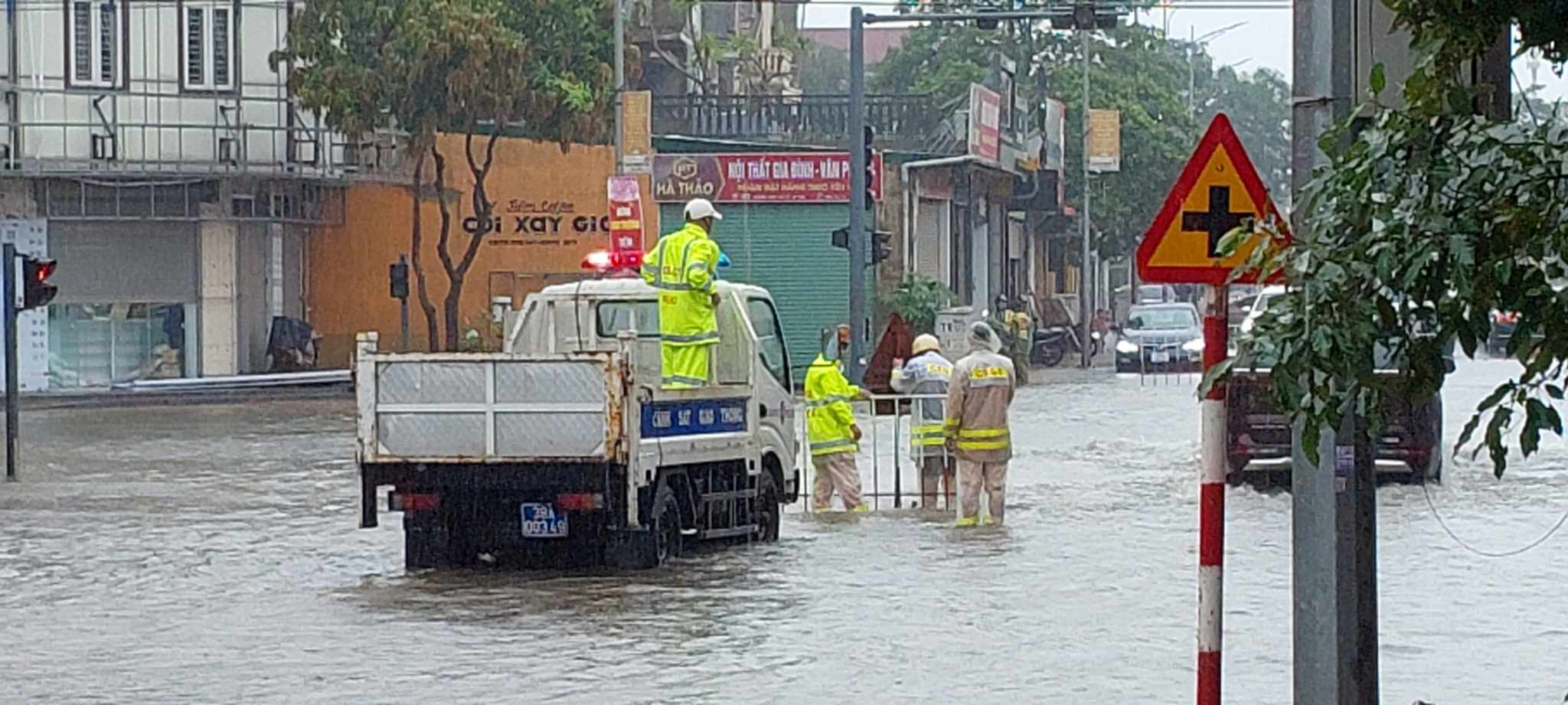 Dân sinh - Những vị trí tại Hà Tĩnh đang ngập sâu, cảnh báo nguy hiểm (Hình 3).