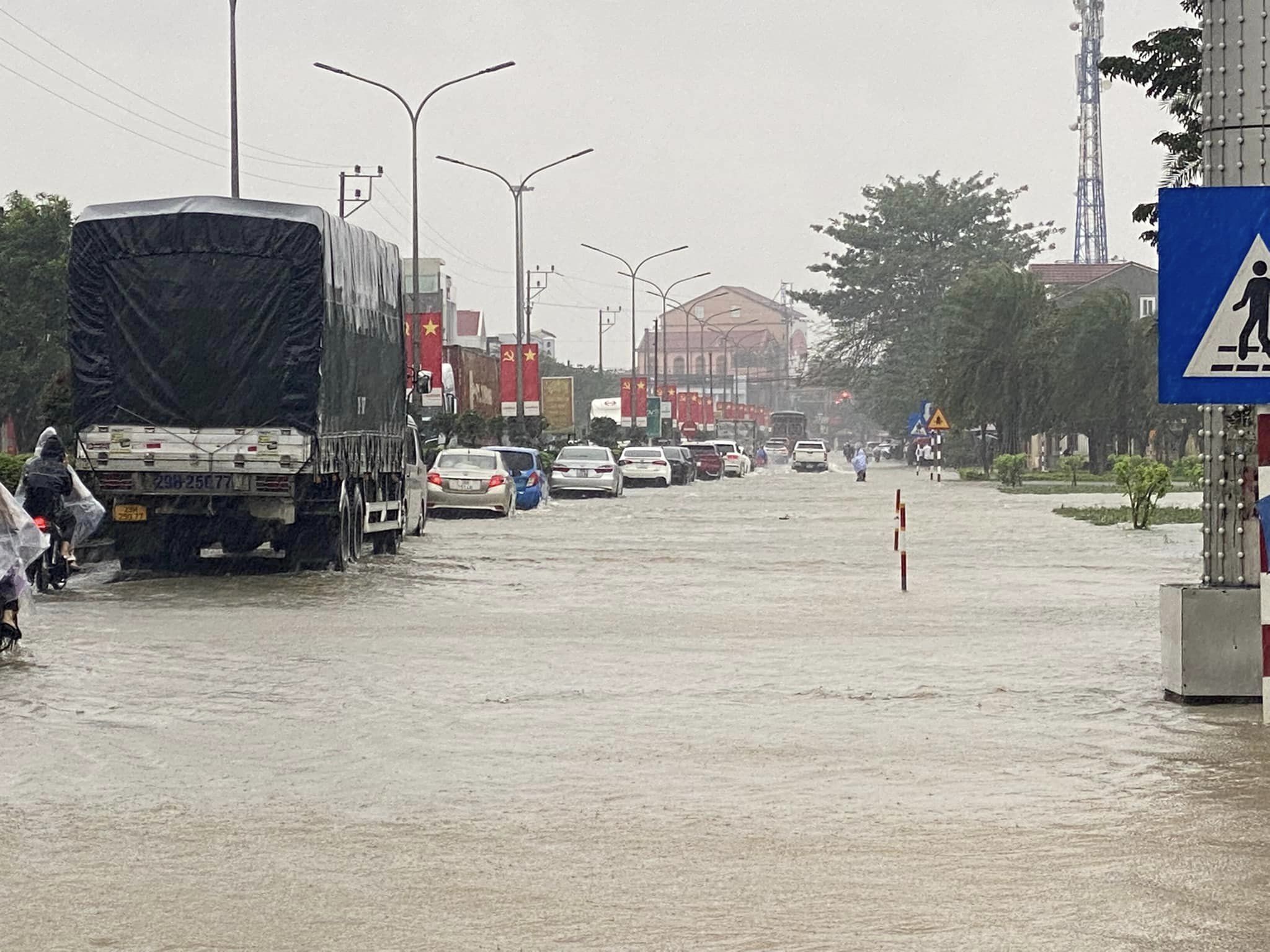 Dân sinh - Hà Tĩnh: Mưa tầm tã, nhiều vùng bắt đầu ngập lụt (Hình 5).